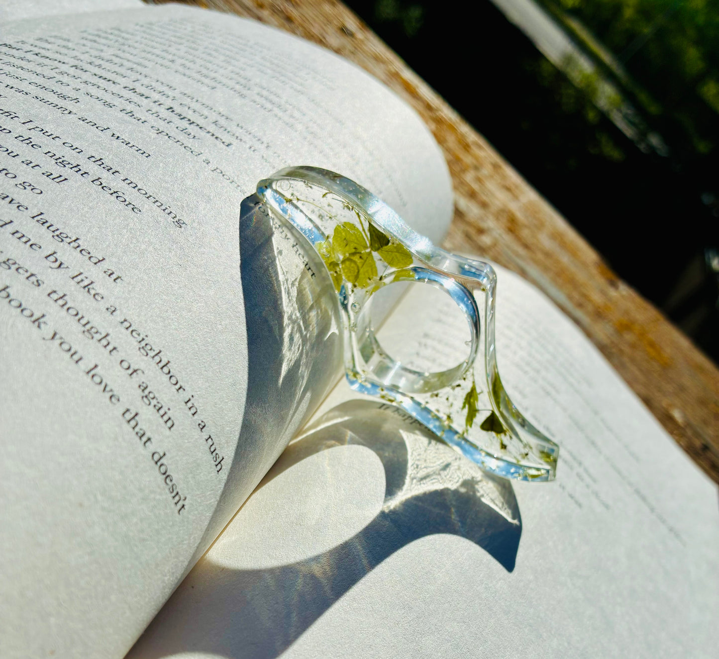 Pressed Floral Page Holder - green